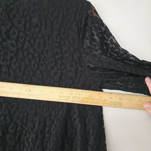 Chico's Women's Black Lace Cheetah Animal Print Blouse Tunic Top size 1 Medium - Picture 7 of 10